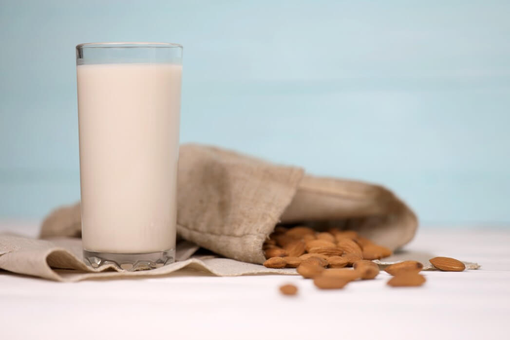 almond milk vs cashew milk environmental impact