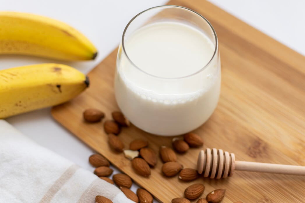 almond milk vs oat milk taste