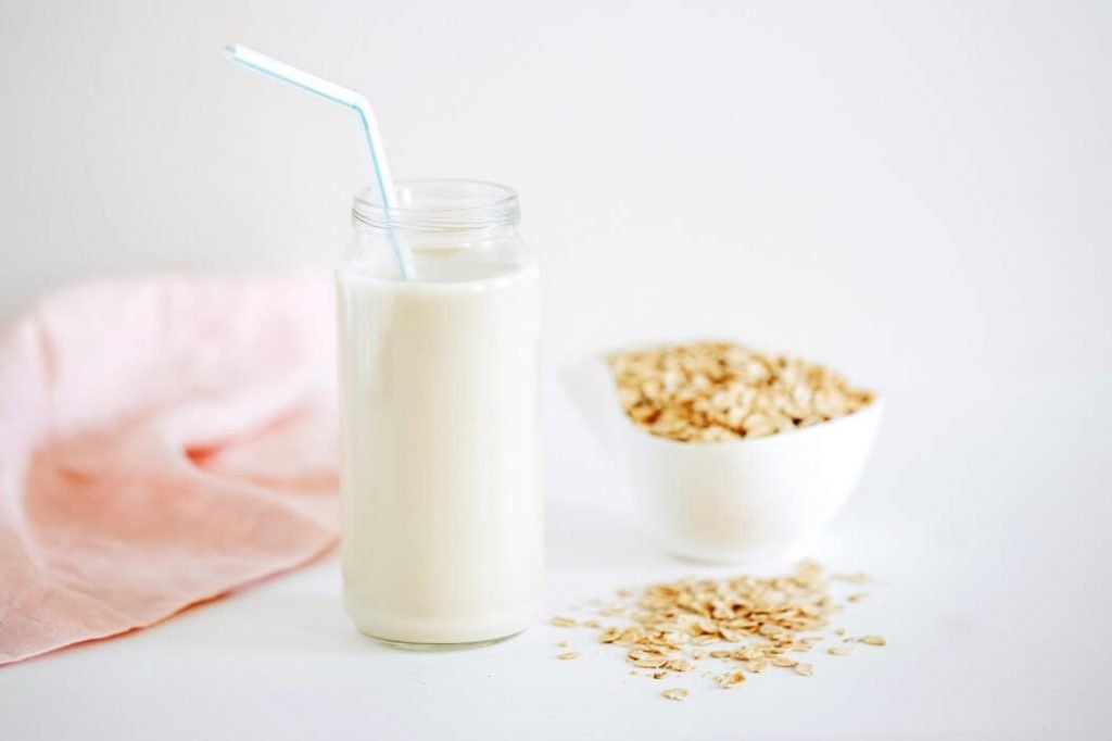 What Does Oat Milk Taste Like? (Flavor & Texture) Milk Pick