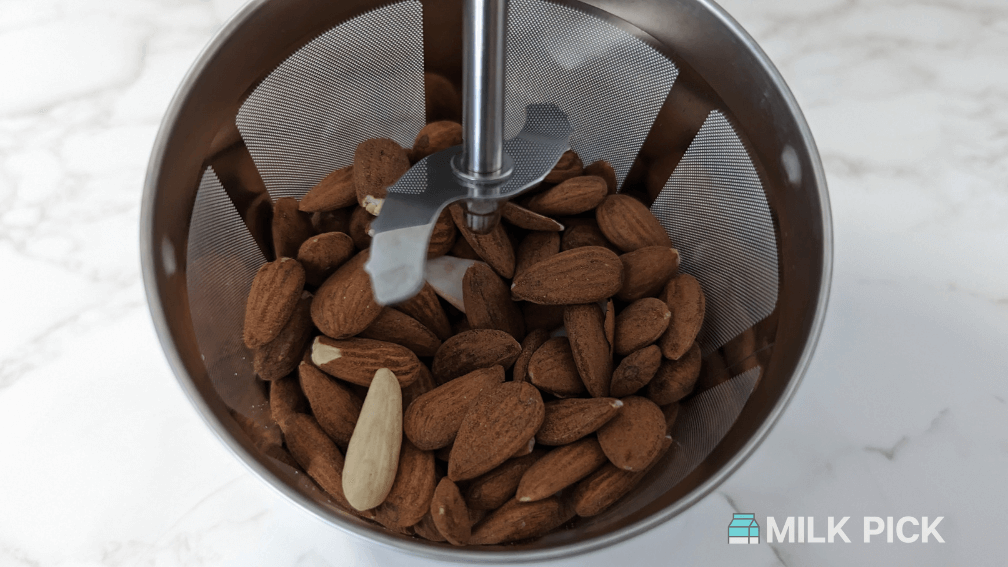 raw almonds in soyabella screen with blade