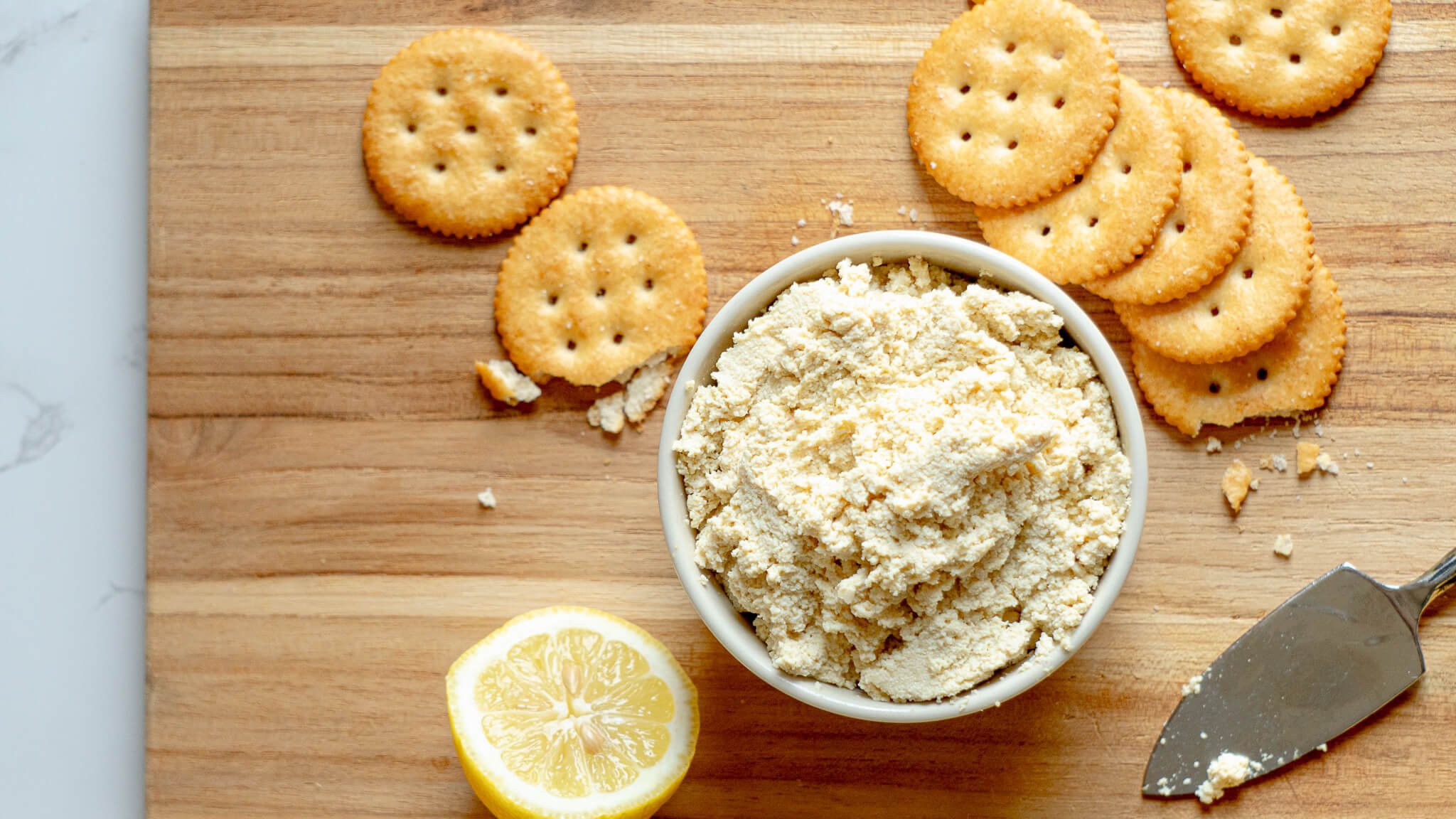 dairy free ricotta with crackers